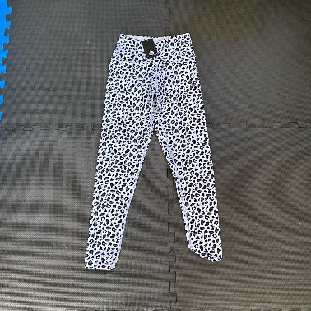 Ryderwear scrunch butt leggings, S NWT
